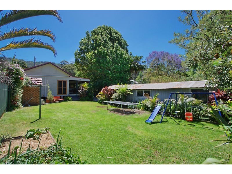 27  Mountain Avenue, Woonona NSW 2517