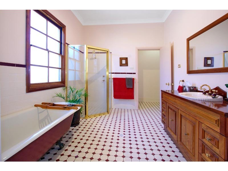 27  Mountain Avenue, Woonona NSW 2517