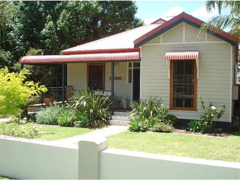 27  Mountain Avenue, Woonona NSW 2517