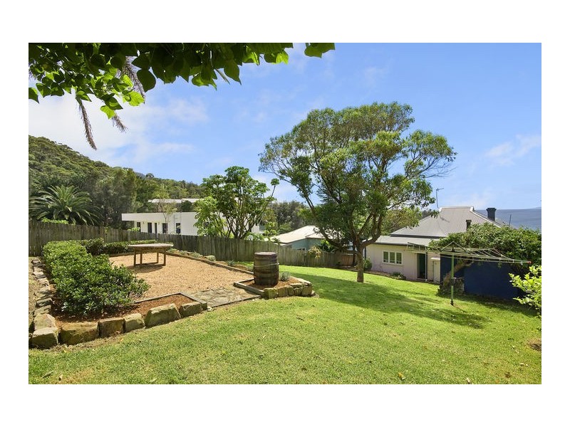 658  Lawrence Hargrave Drive, Coledale NSW 2515