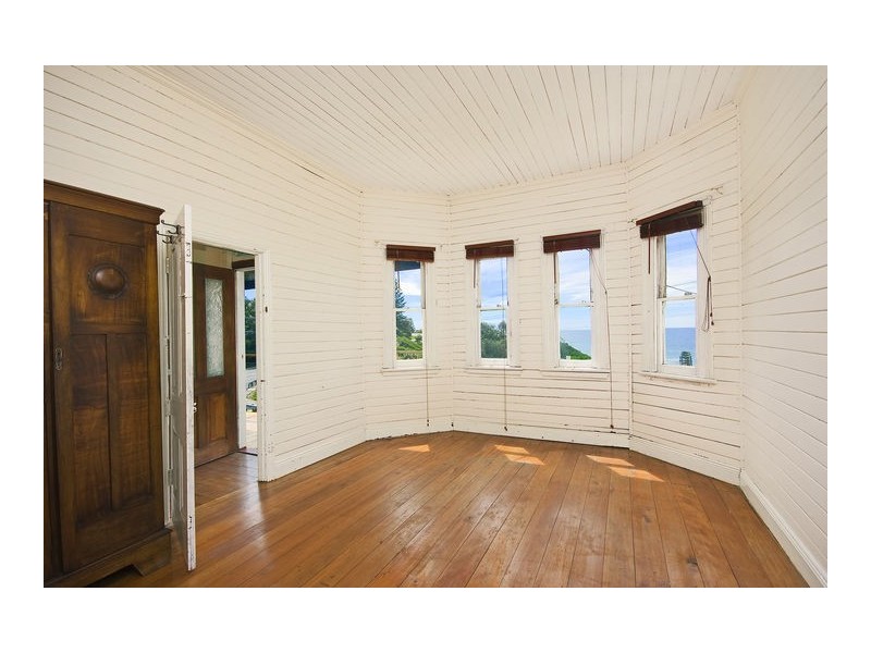 658  Lawrence Hargrave Drive, Coledale NSW 2515