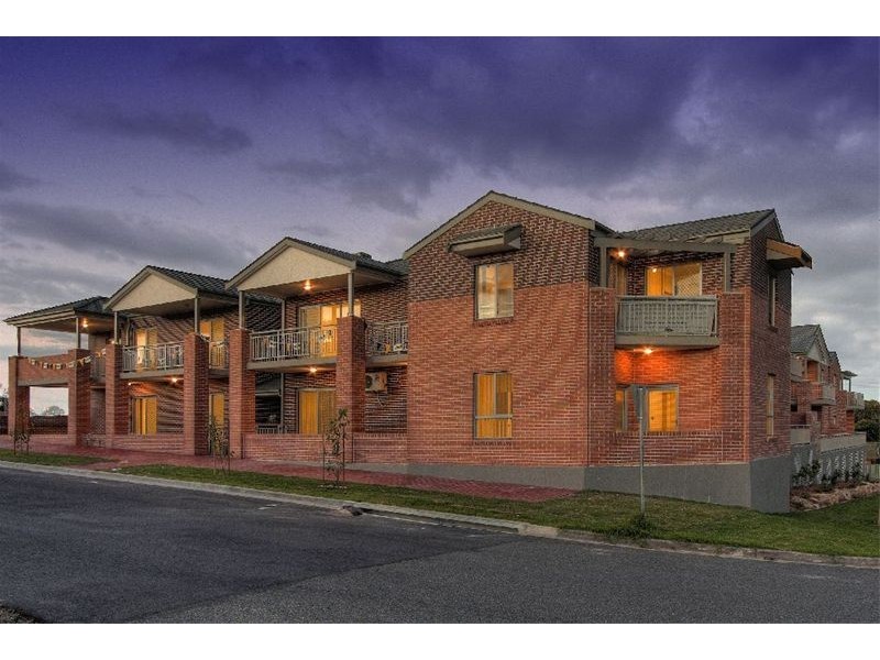 11/15  Stuart Street, Helensburgh NSW 2508