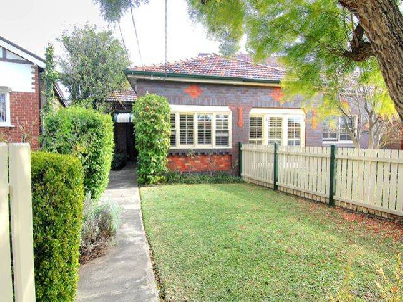 27 Mons Street, Russell Lea NSW 2046