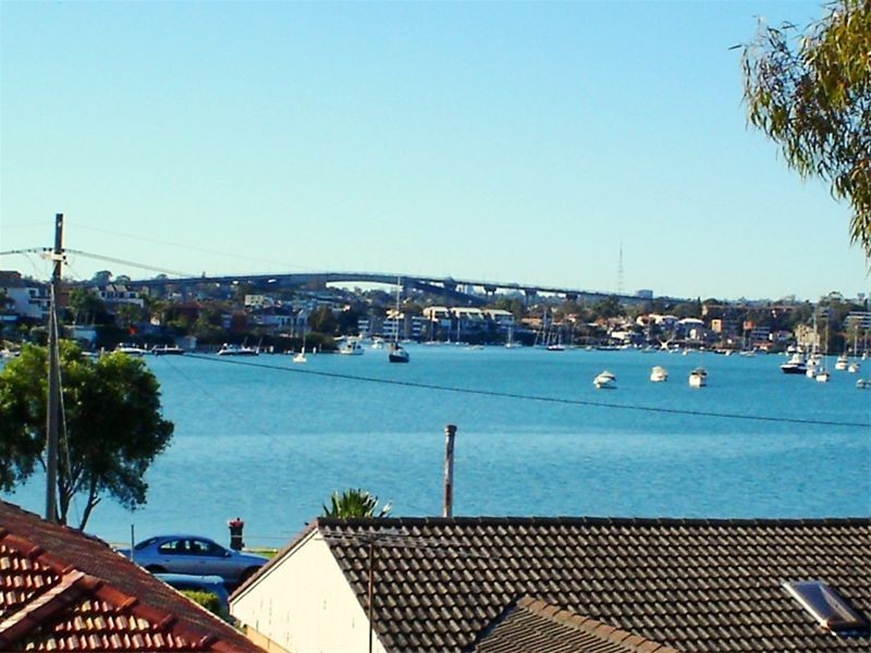 8/28  Bay Road, Russell Lea NSW 2046