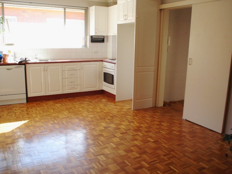 8/28  Bay Road, Russell Lea NSW 2046