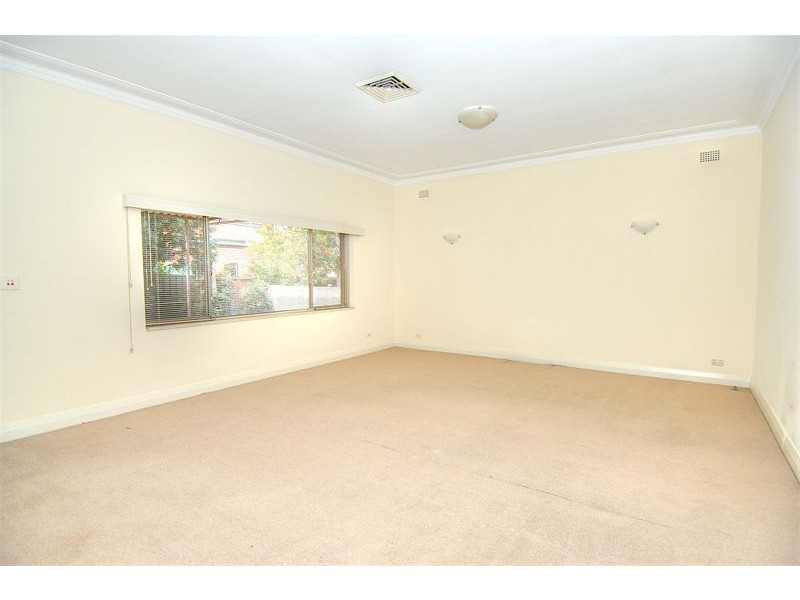 18   Duchess Avenue, Rodd Point NSW 2046