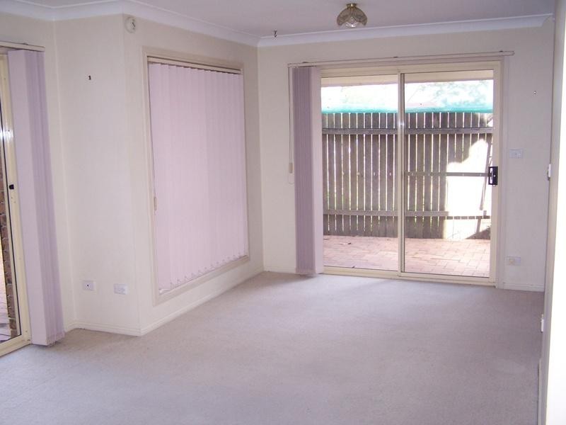 2/4  Clements Parade, Kirrawee NSW 2232