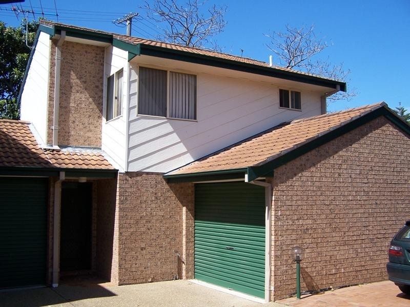 2/4  Clements Parade, Kirrawee NSW 2232