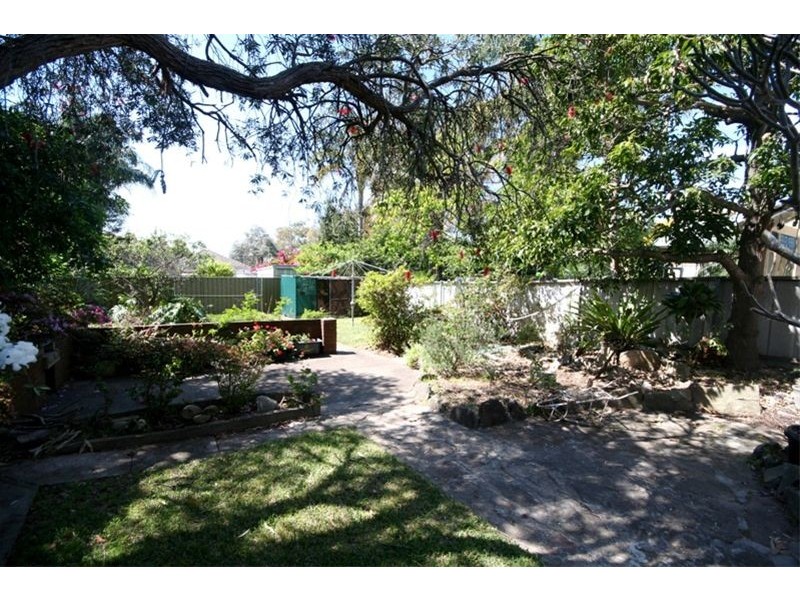 22  Girraween Avenue, Como NSW 2226