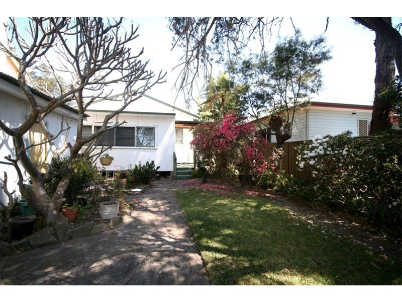 22  Girraween Avenue, Como NSW 2226