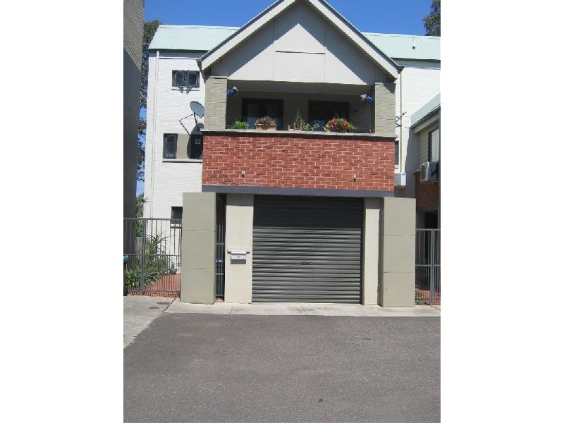 1  Challenger Place, Birchgrove NSW 2041