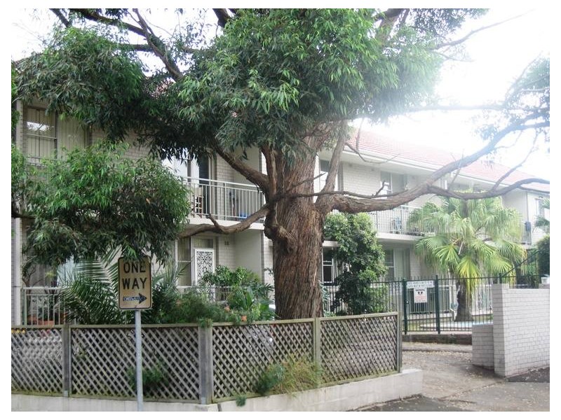 8/13  Macquarie Terrace, Balmain NSW 2041