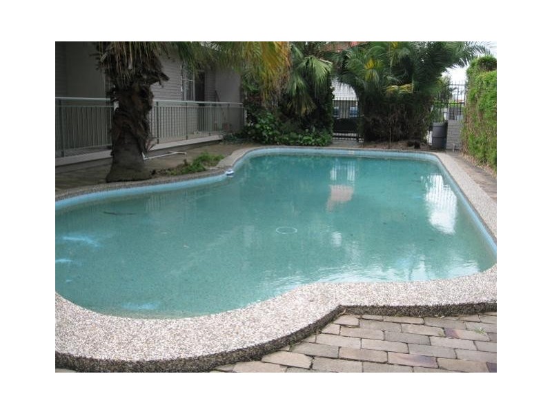 8/13  Macquarie Terrace, Balmain NSW 2041