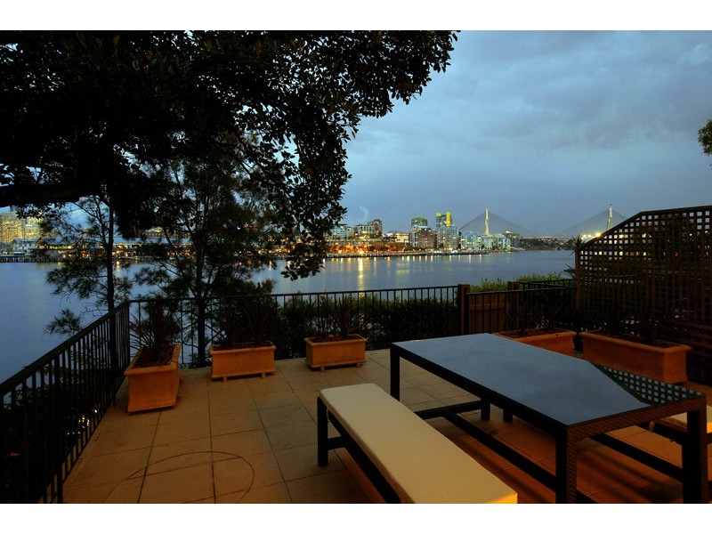 18/14  Hosking Street, Balmain East NSW 2041