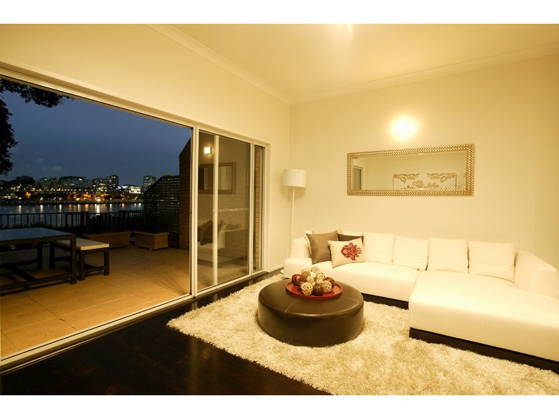 18/14  Hosking Street, Balmain East NSW 2041