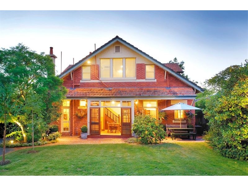 26  Mangarra Road, Canterbury VIC 3126