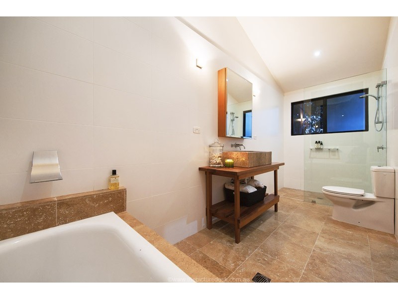 22 Cannes Drive (access via Net Rd), Avalon NSW 2107