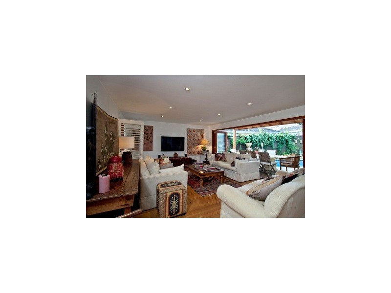 25 ebor road, Palm Beach NSW 2108