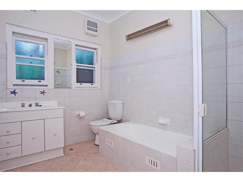 11 dress circle road, Avalon NSW 2107