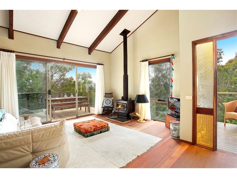 32 cannes drive (access off riviera avenue), Avalon NSW 2107
