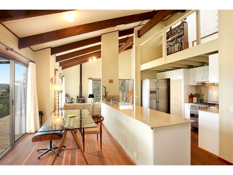 32 cannes drive (access off riviera avenue), Avalon NSW 2107