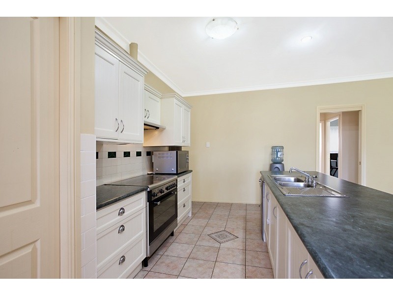 4 Squires Close, Medowie NSW 2318