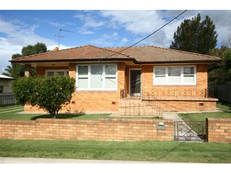 8 Porter Avenue, East Maitland NSW 2323