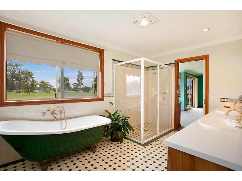16 cahill close, Black Hill NSW 2322