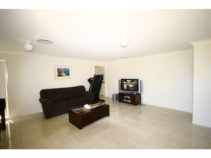 2  Sandalin Avenue, Thornton NSW 2322