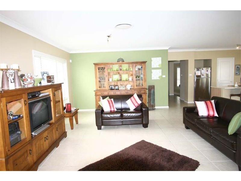 37 Yaldara Avenue, Thornton NSW 2322