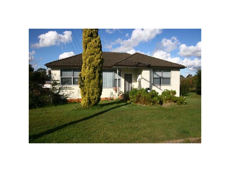 1  Hartzer Place, Tarro NSW 2322