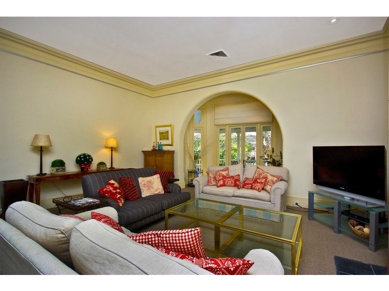 2/18 Fullerton Street, Woollahra NSW 2025