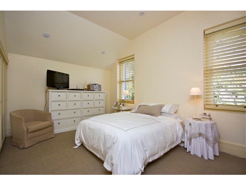 2/18 Fullerton Street, Woollahra NSW 2025