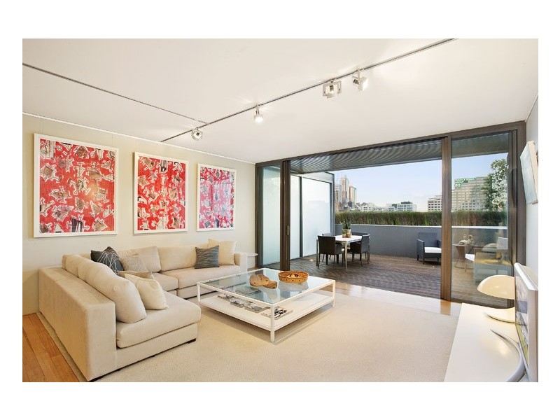 8/2 Kings Lane (between Crown & Riley Street), Darlinghurst NSW 2010