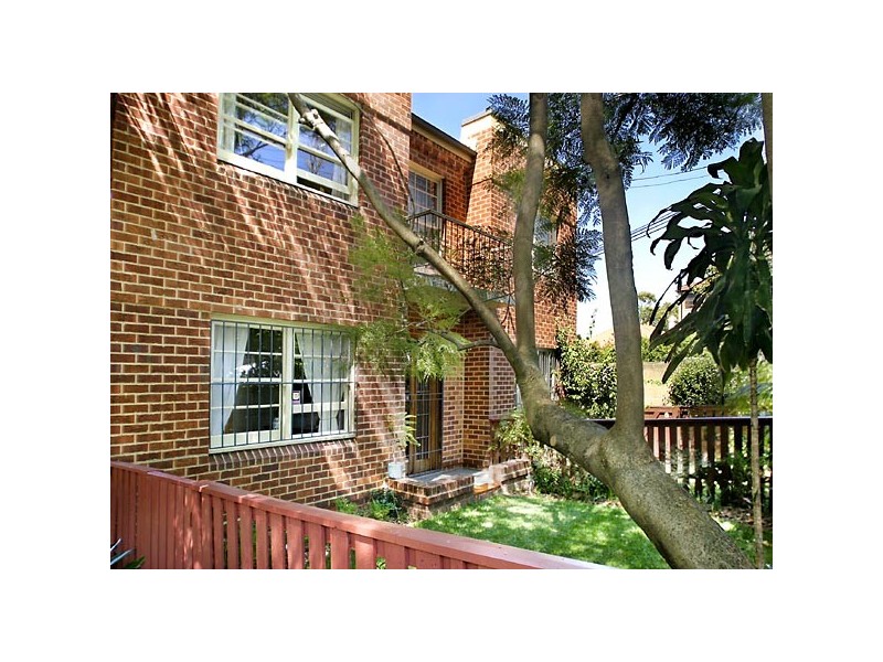 2/70 Henrietta Street, Waverley NSW 2024