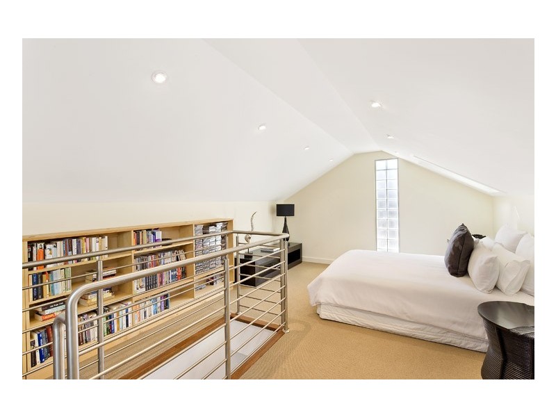 141 Ebley Street (cul-de-sac end), Bondi Junction NSW 2022