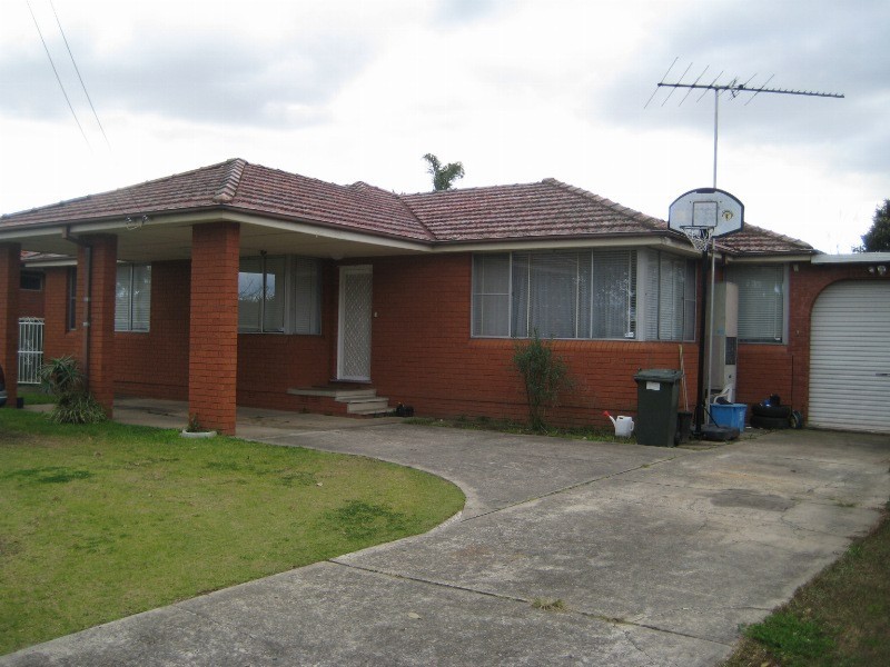 25  Hillcrest Avenue, Moorebank NSW 2170