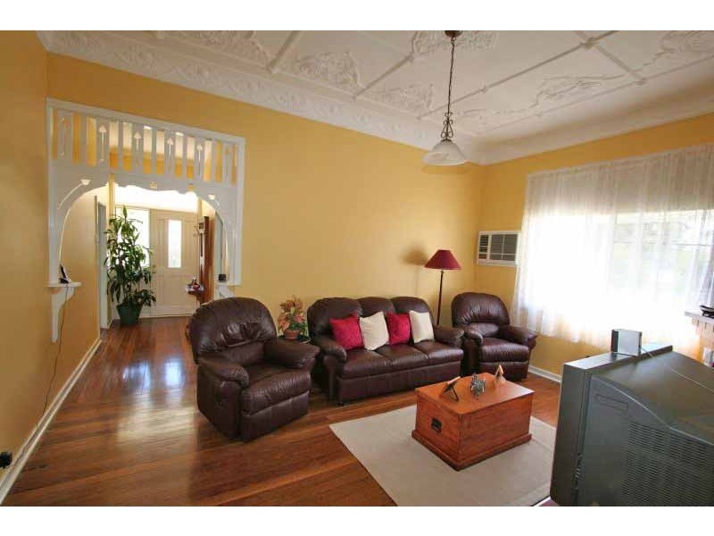 1 Ellalong Road, Pelton NSW 2325