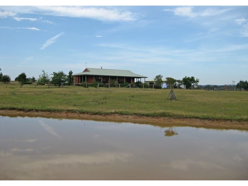 155 Barraba Lane, Quorrobolong NSW 2325