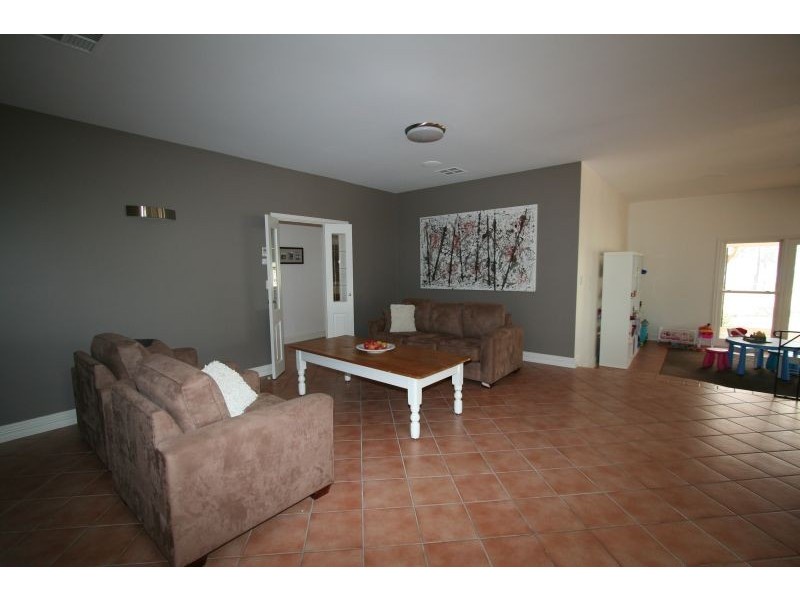8 Tallowood Drive, Nulkaba NSW 2325