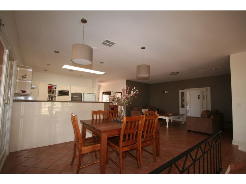 8 Tallowood Drive, Nulkaba NSW 2325