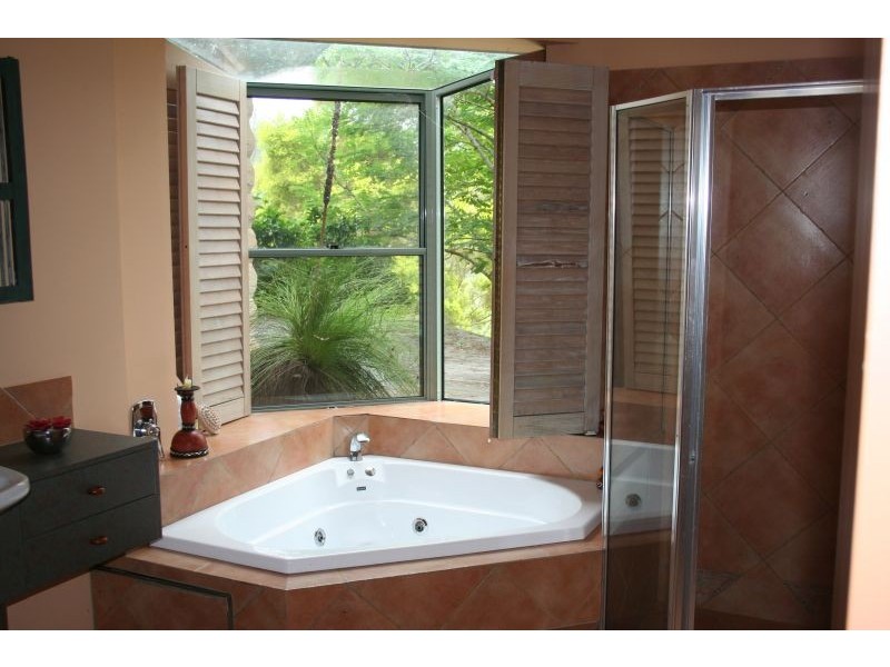 106 Blaxlands Arm Rd, Laguna NSW 2325