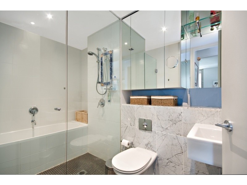 2207/4 Sterling Circuit, Camperdown NSW 2050