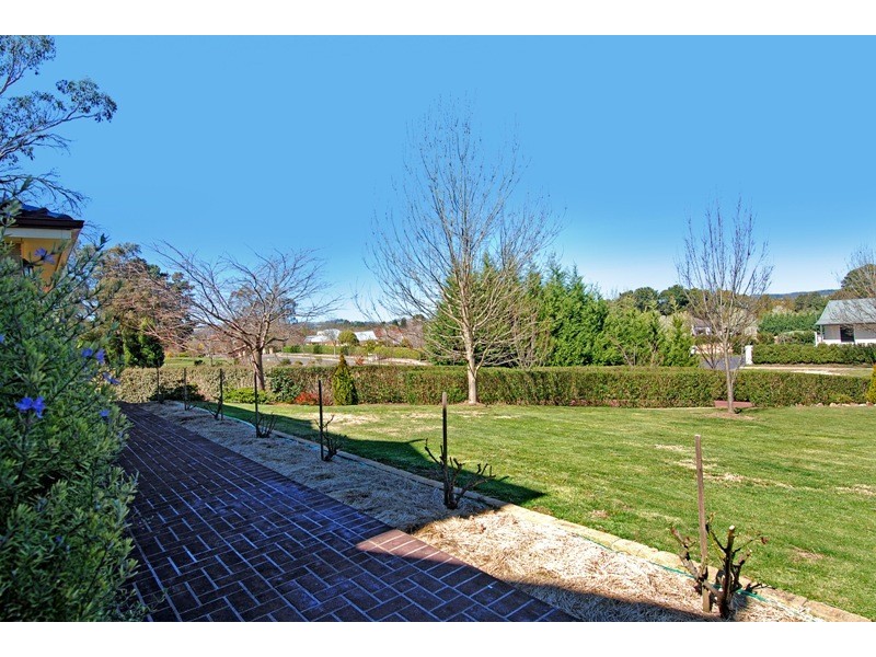 44 Highland Drive, Bowral NSW 2576