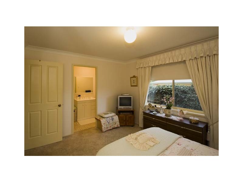 9 Links Place, Willow Vale NSW 2575