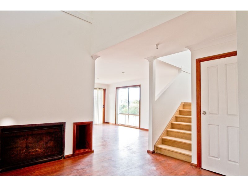 33 South Street OPEN Saturday 19th & 26th Nov 11:00am-11.45am, Robertson NSW 2577