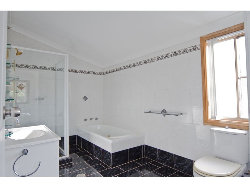 33 South Street OPEN Saturday 19th & 26th Nov 11:00am-11.45am, Robertson NSW 2577