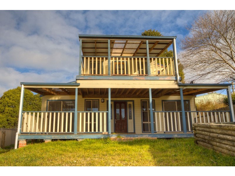 33 South Street OPEN Saturday 19th & 26th Nov 11:00am-11.45am, Robertson NSW 2577