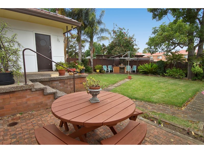 1  Morris Avenue, Croydon Park NSW 2133