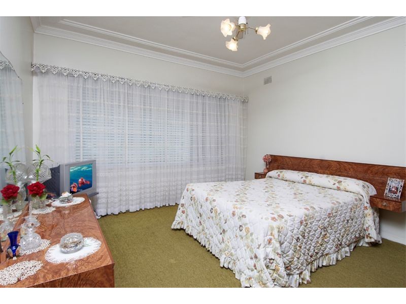 1  Morris Avenue, Croydon Park NSW 2133